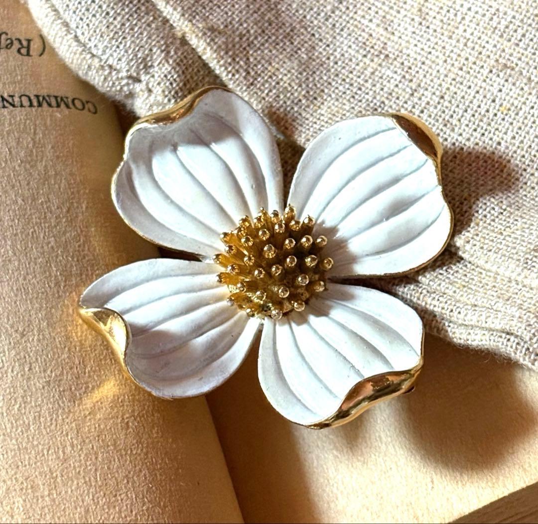 ★光と風★3383☆クラウントリファリ/ハナミズキブローチ他2点