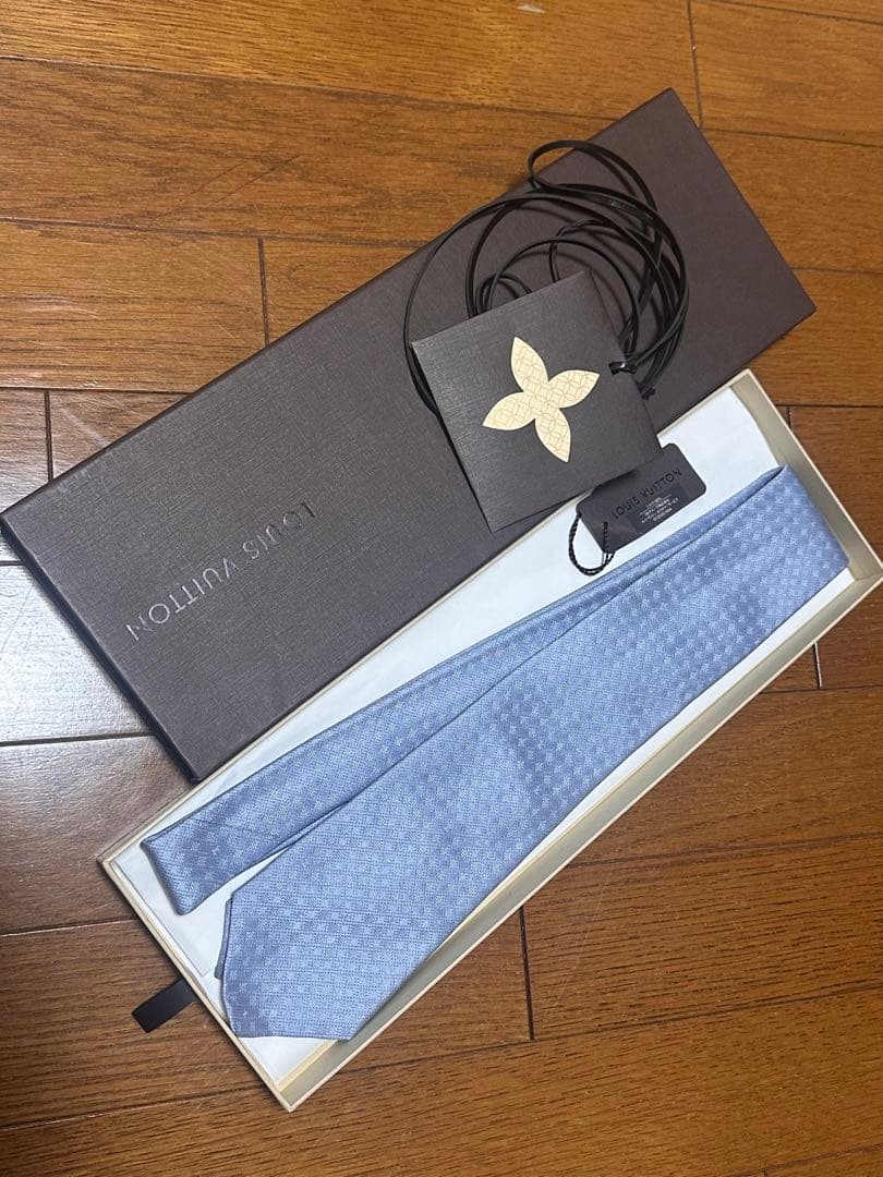 新品 LOUIS VUITTON ネクタイピン 紙袋 リボン カード2枚 ネクタイピン