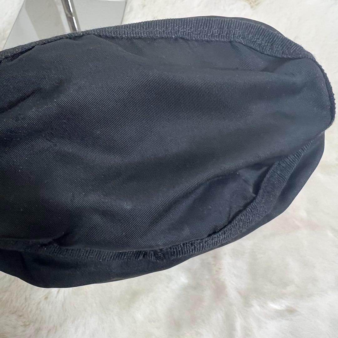 PRADA ブラック 巾着ポーチ　ナイロン　白タグ　トライアングルロゴ