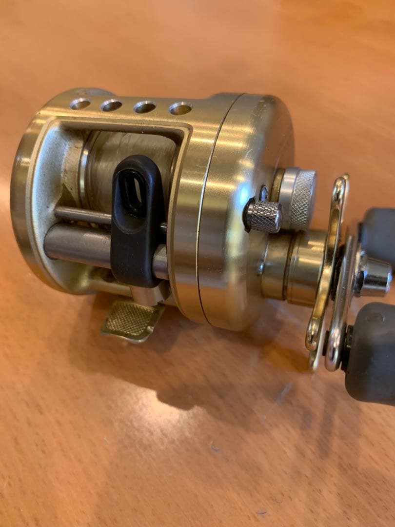 シマノカルカッタ101XTシマノ(SHIMANO)カルカッタ101XT