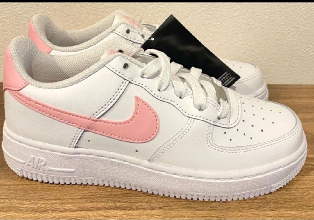 金曜18時で終了　22.5cm【新品】NIKE GS AIRFORCE1　ピンク