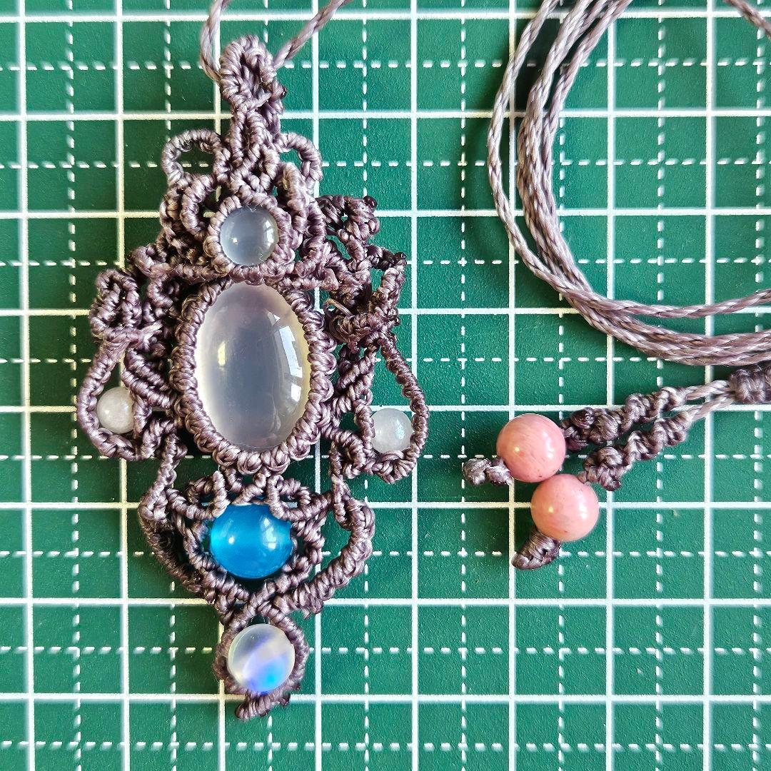 マクラメネックレス☆ホワイトカルセドニー×シーブルーカルセドニー