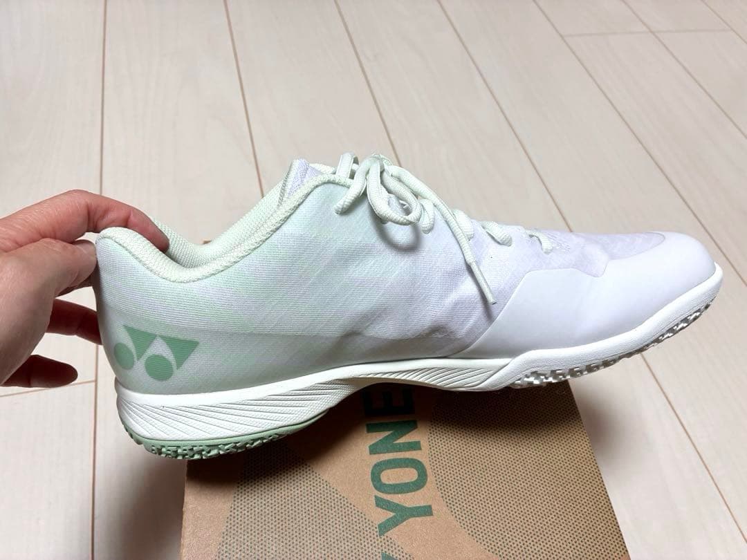 【試し履きのみ】　ヨネックス　28.5cm パワークッションエアラスZワイド