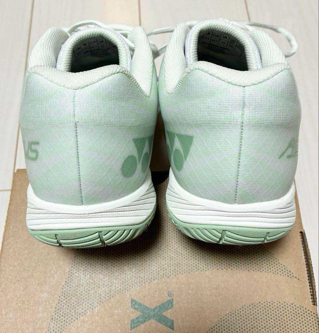 【試し履きのみ】　ヨネックス　28.5cm パワークッションエアラスZワイド