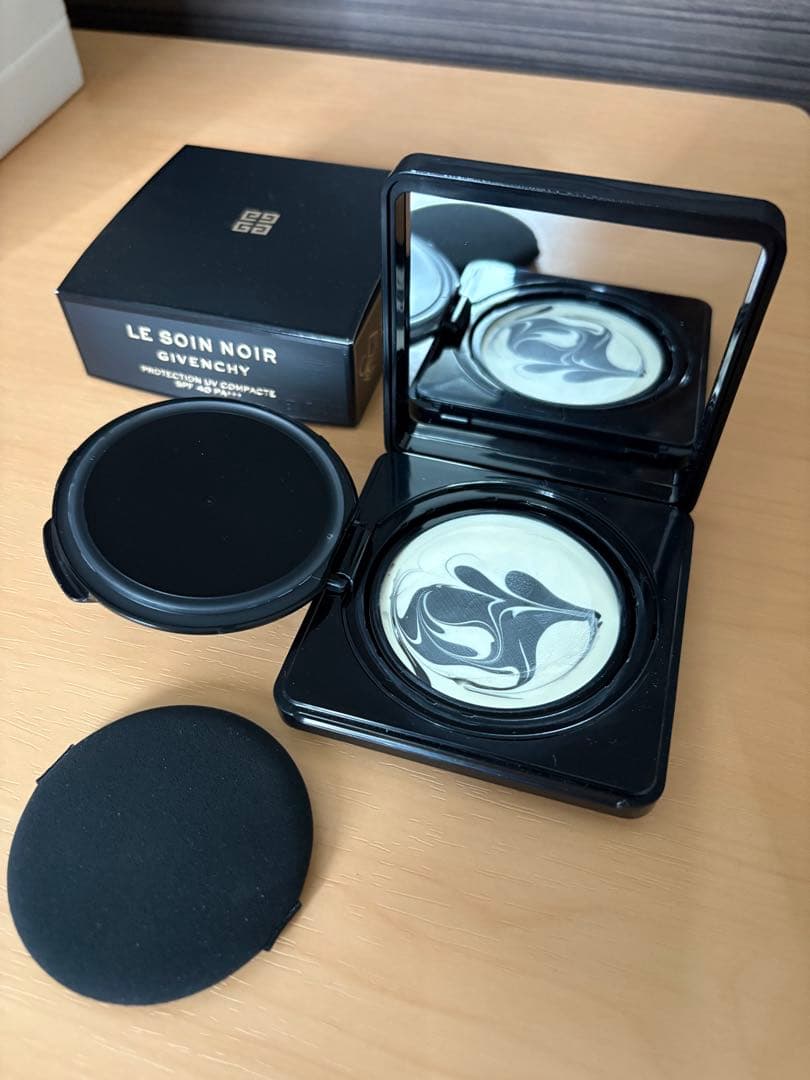 ジバンシィ　ソワンノワールUVコンパクト