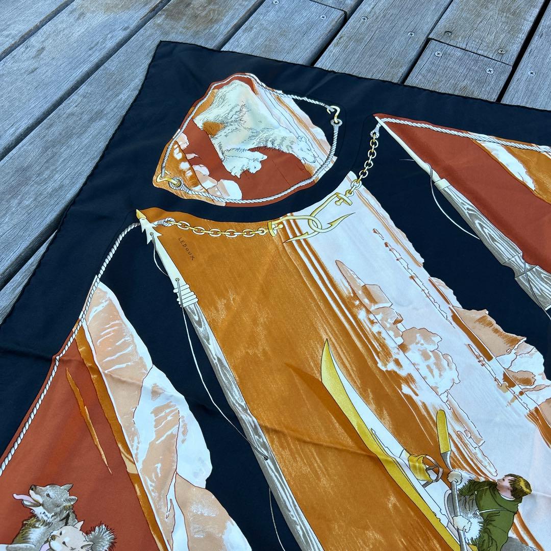 HERMÈS GØRNLAND シルクスカーフ　エルメス