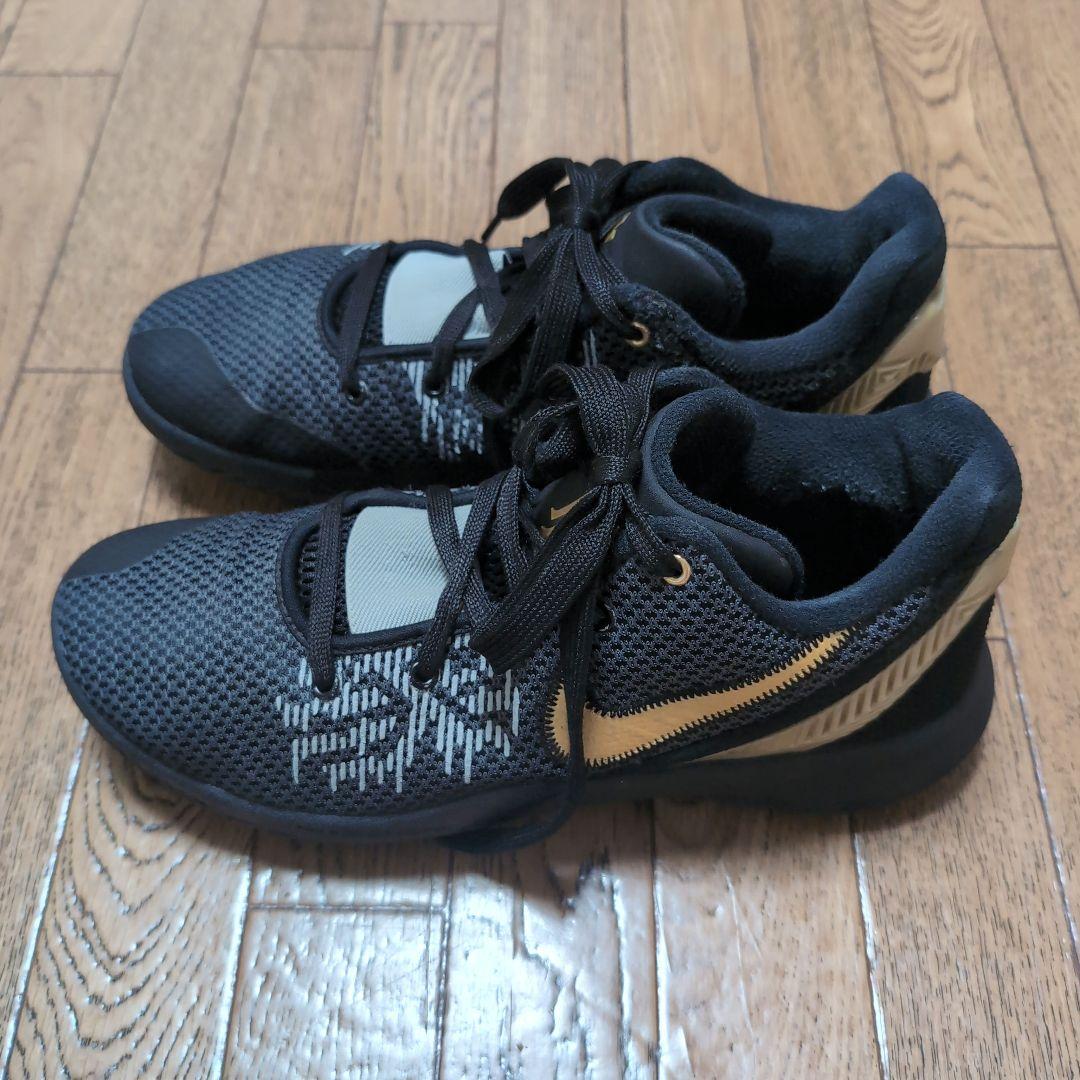 美品ナイキ カイリー フライトラップ 2 バスケットボールシューズ 26.5cm