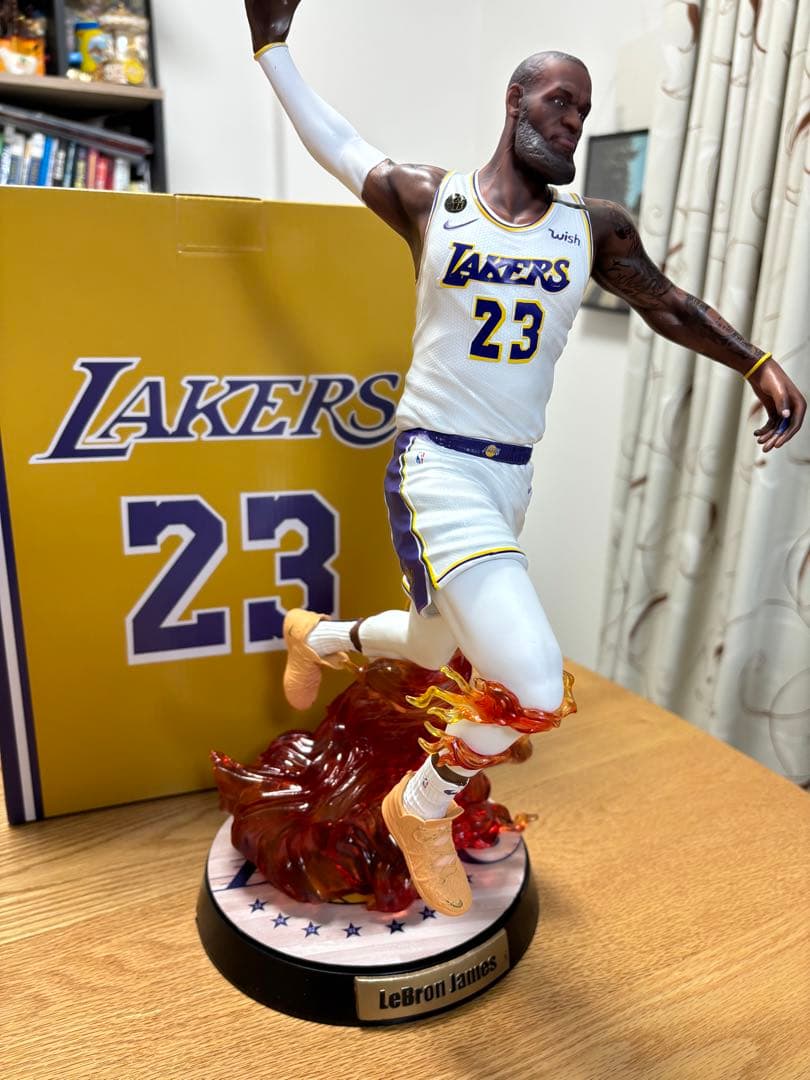 レブロン・ジェームズ フィギュア 特大サイズ NBA 40cm
