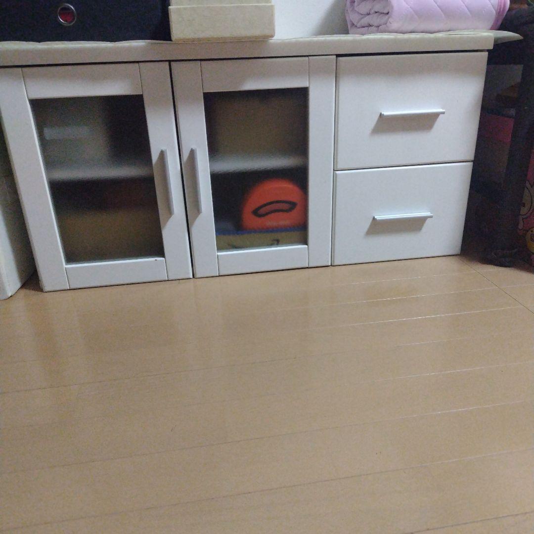 タイムセール　ホワイトキャビネット ガラス扉付き　テレビ台にも