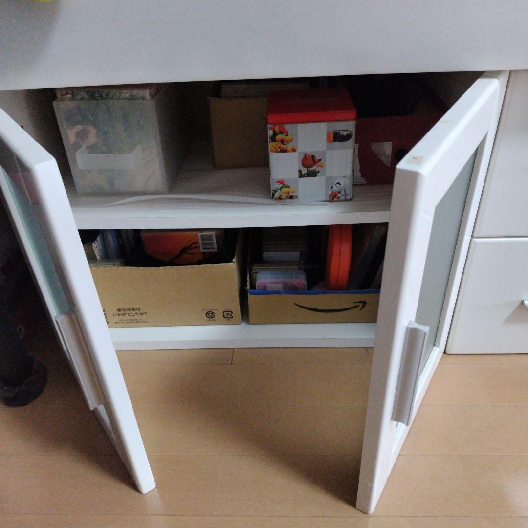 タイムセール　ホワイトキャビネット ガラス扉付き　テレビ台にも
