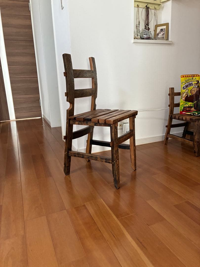 樽材椅子 ・座ってもインテリアでもOK ・樽材のカーブ ・鋸,ノミで作り組込む