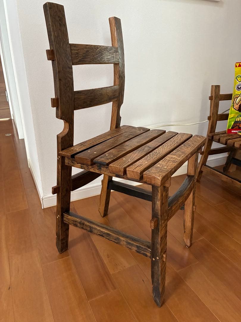 樽材椅子 ・座ってもインテリアでもOK ・樽材のカーブ ・鋸,ノミで作り組込む