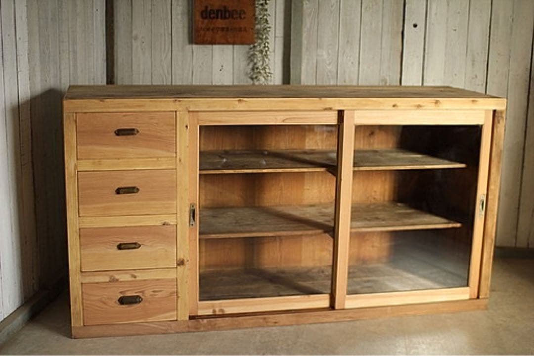 味のある大きな木枠のガラス戸棚 引き出し4段 食器棚 水屋