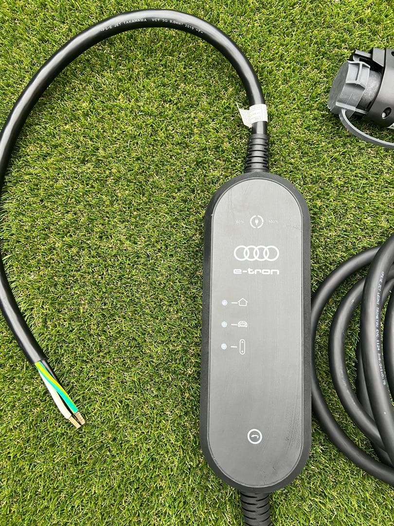 Audi e-tron 充電ケーブル 8kw