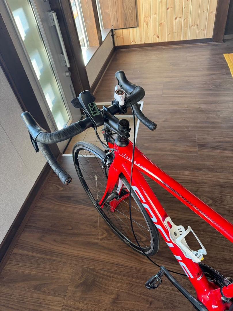 FOCUS レッド ロードバイク ボトルケージ付き
