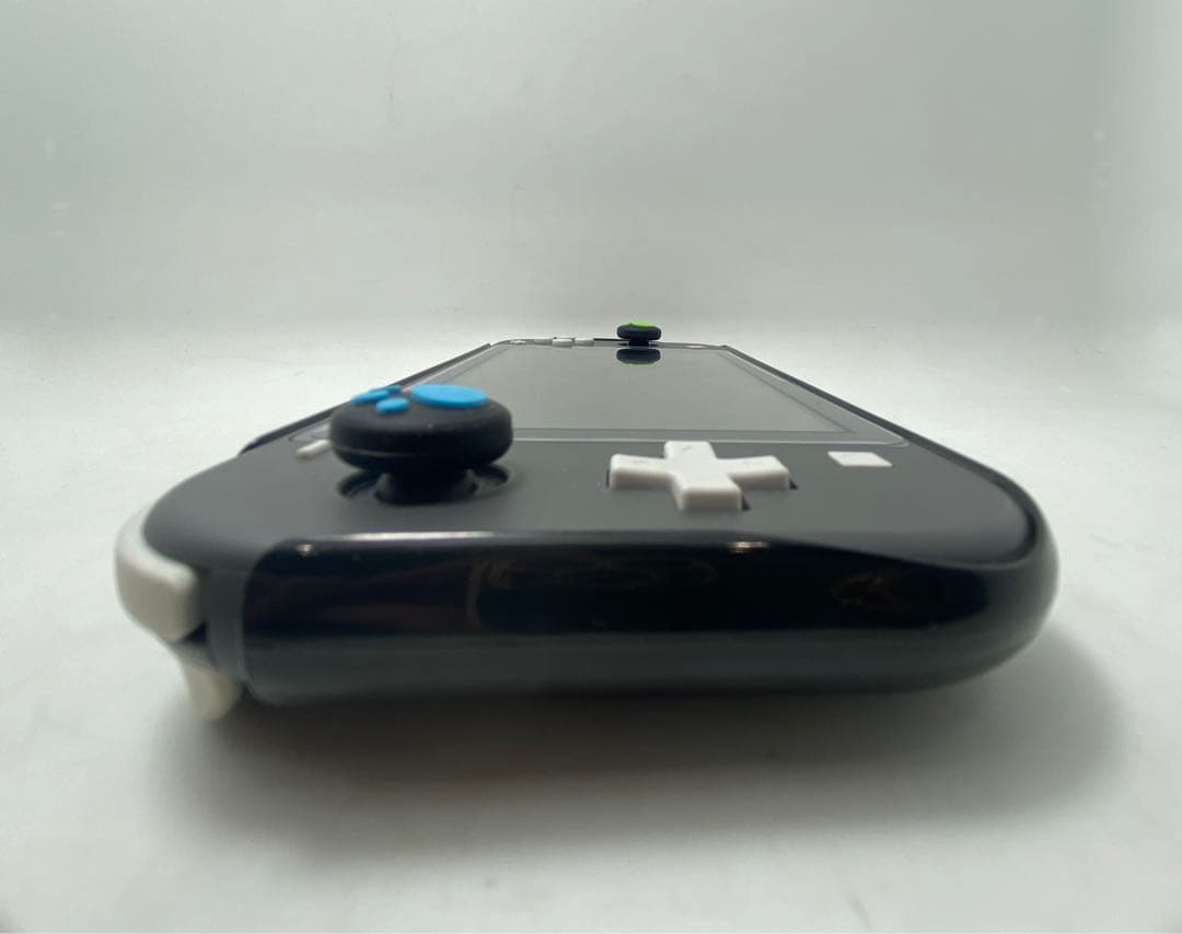 Nintendo Switch Lite Pikachuデザイン