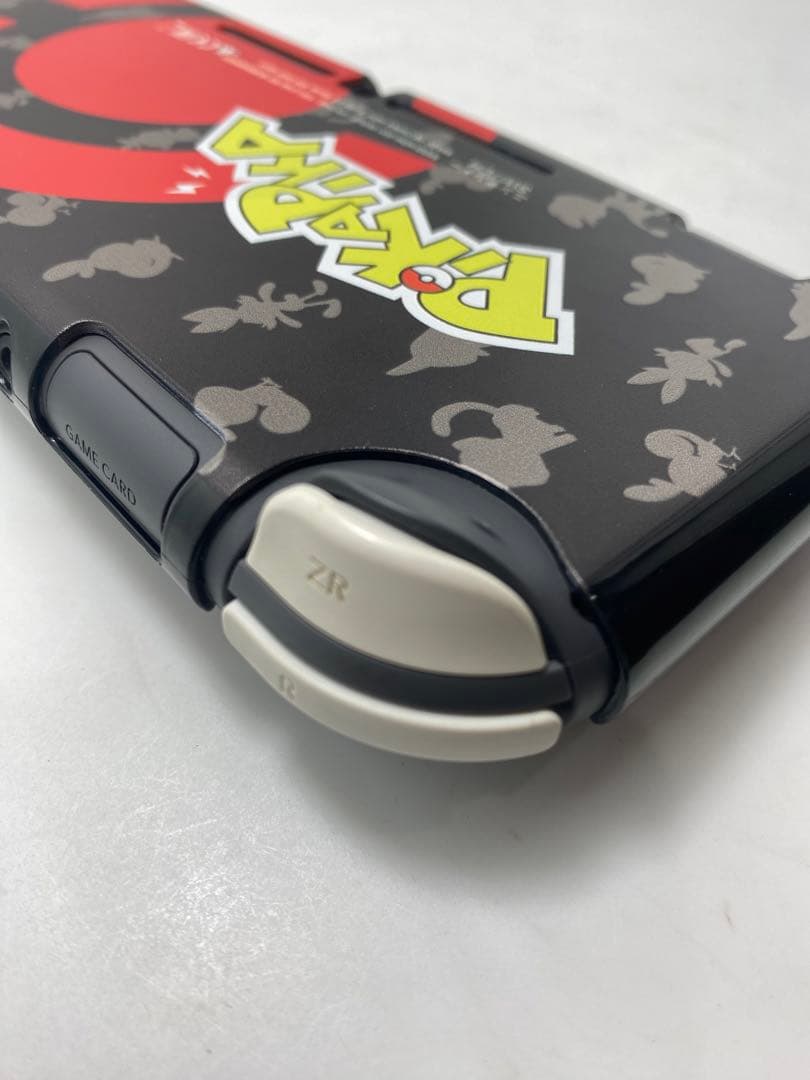 Nintendo Switch Lite Pikachuデザイン