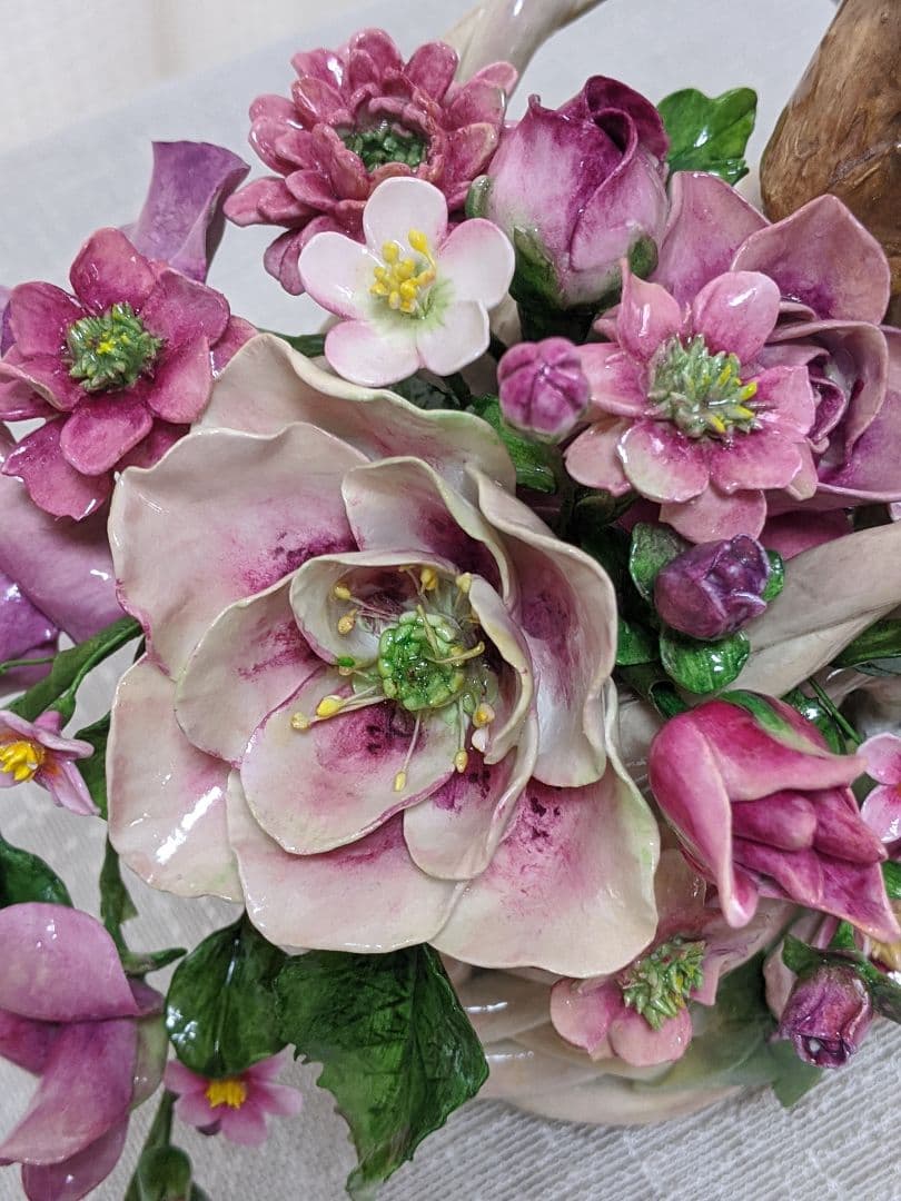 【ひろりん】クレイフラワー♥かごにお花とプードル♥ハンドメイド