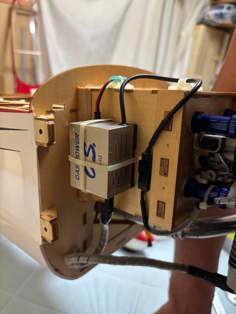 ラジコン飛行機　78インチEXTRA 300 EXTREME FLIGHT