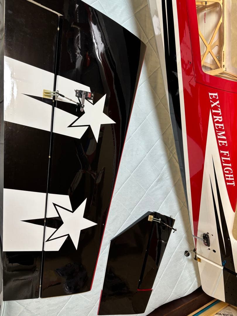 ラジコン飛行機　78インチEXTRA 300 EXTREME FLIGHT