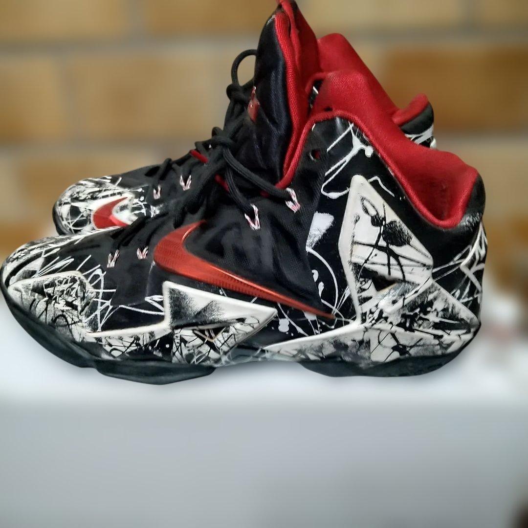 Nike LeBron 11 グラフィティ
