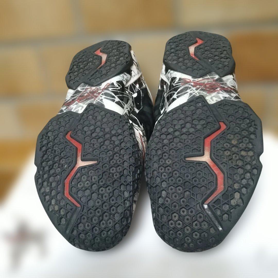 Nike LeBron 11 グラフィティ