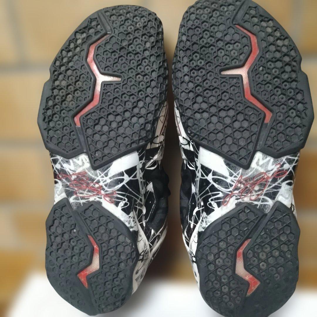 Nike LeBron 11 グラフィティ