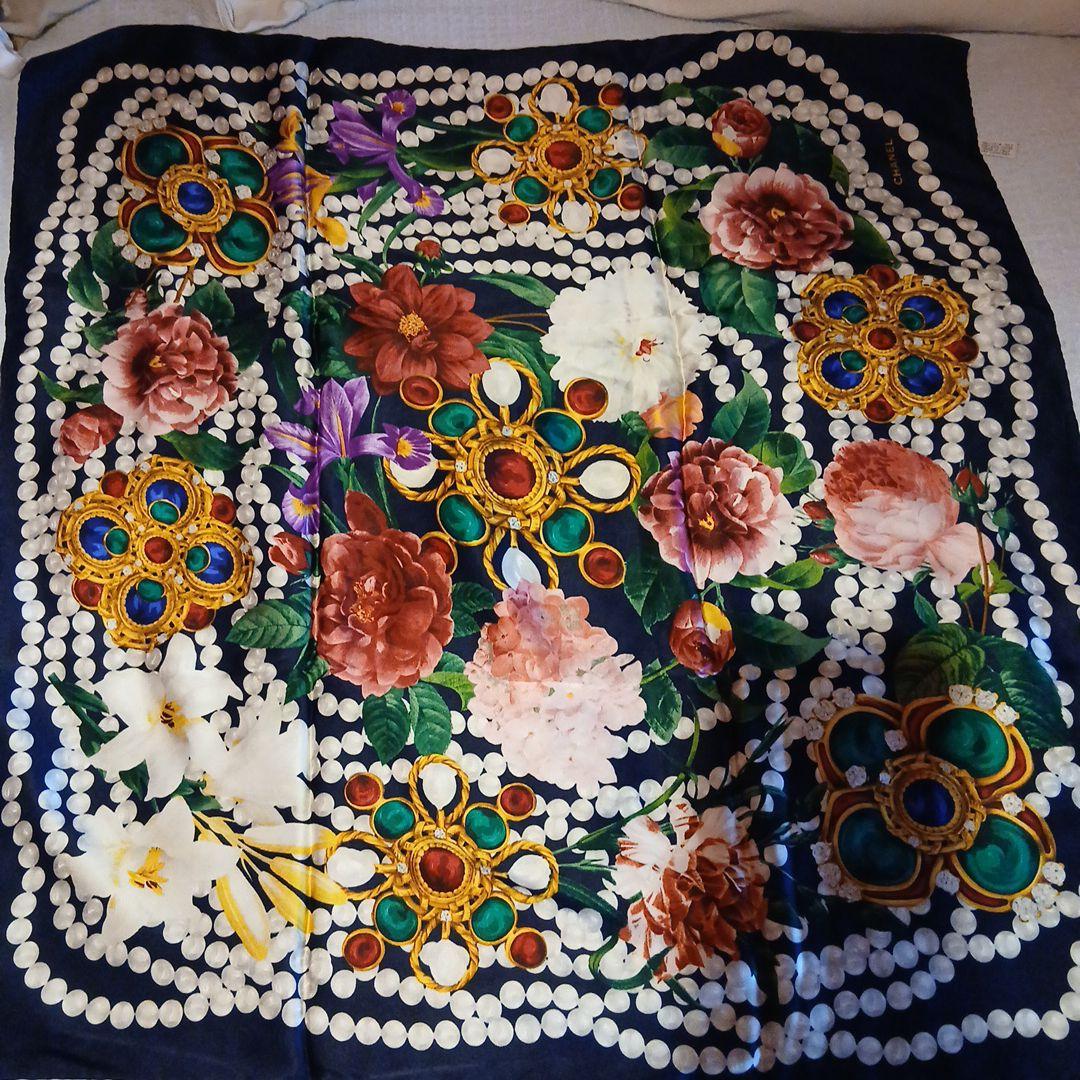 CHANEL　シャネル　スカーフ　85x87　カメリア　パール　ネイビー