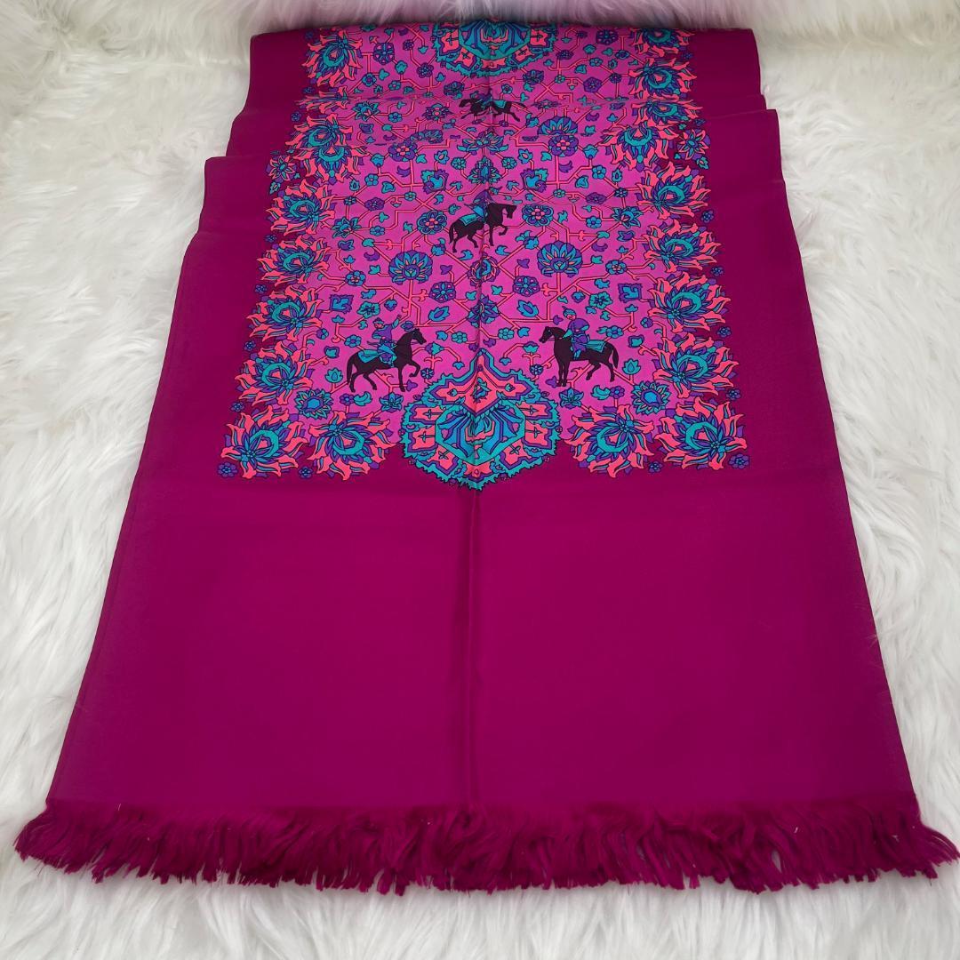 美品✨エルメス　HERMES　カレ　大判ストール　馬　スカーフ　ピンク