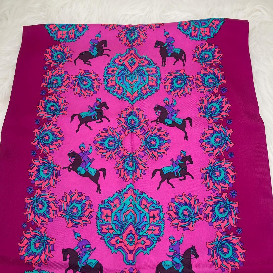 美品✨エルメス　HERMES　カレ　大判ストール　馬　スカーフ　ピンク