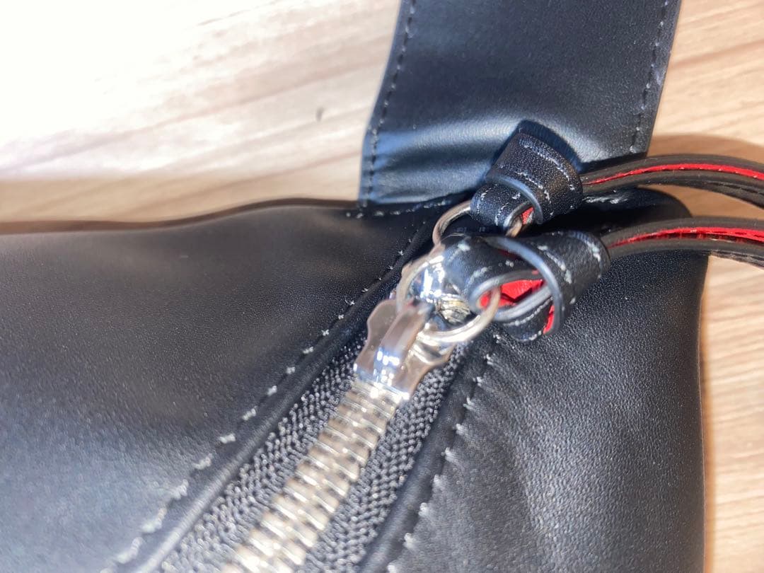 ヴィヴィアンウエストウッド PUNK変形ボデ イバッグ