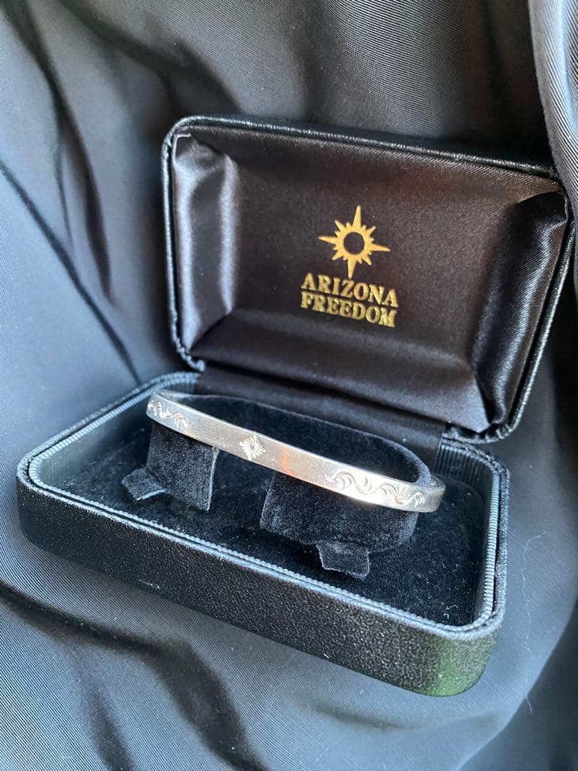ARIZONA FREEDOM シルバーバングル - メルカリ