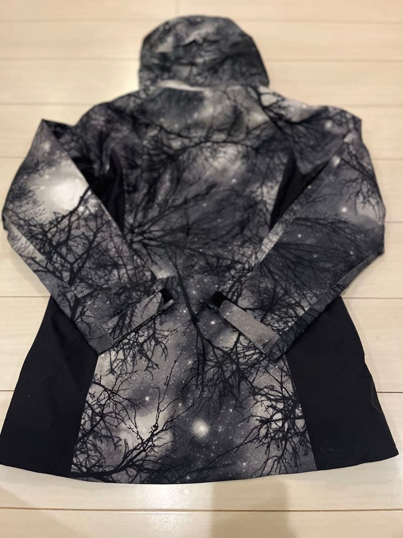 Patagonia スノーボード用ウェア 女性用 木の枝と星空デザイン