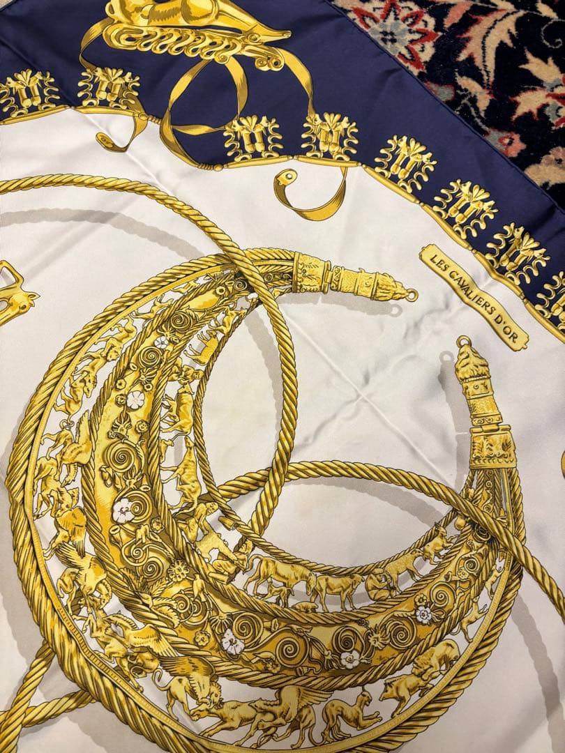 Hermes エルメス90カレLES CAVALIERS D'OR シルク