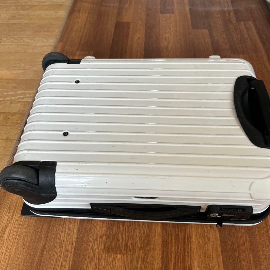 リモア　ホワイトキャリーケース TSAロック付き 機内持ち込み　2輪