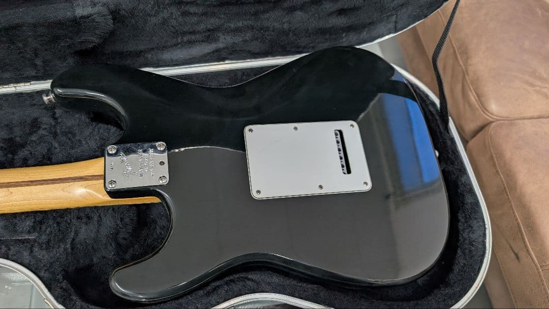 Fender Stratocaster 40周年記念モデル？ハードケース付き