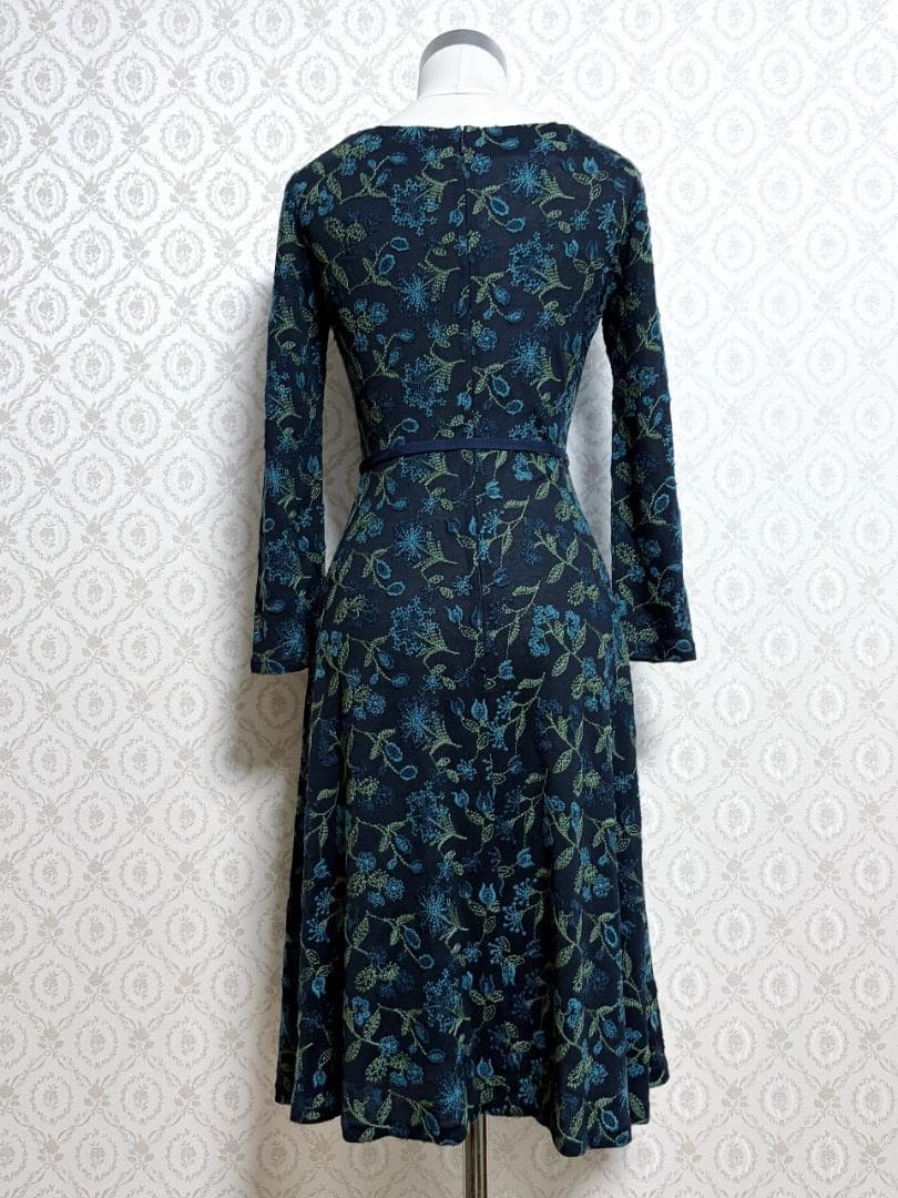 シビラ ウエストリボン花柄刺繍ワンピース ネイビー×ブルー×グリーン ホコモモラ