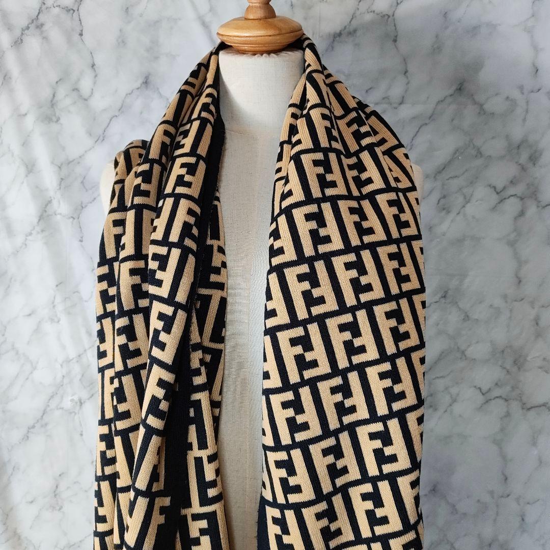 【FENDI】ズッカ柄 BIGフェンディロゴ WOOL ニット 大判 ストール