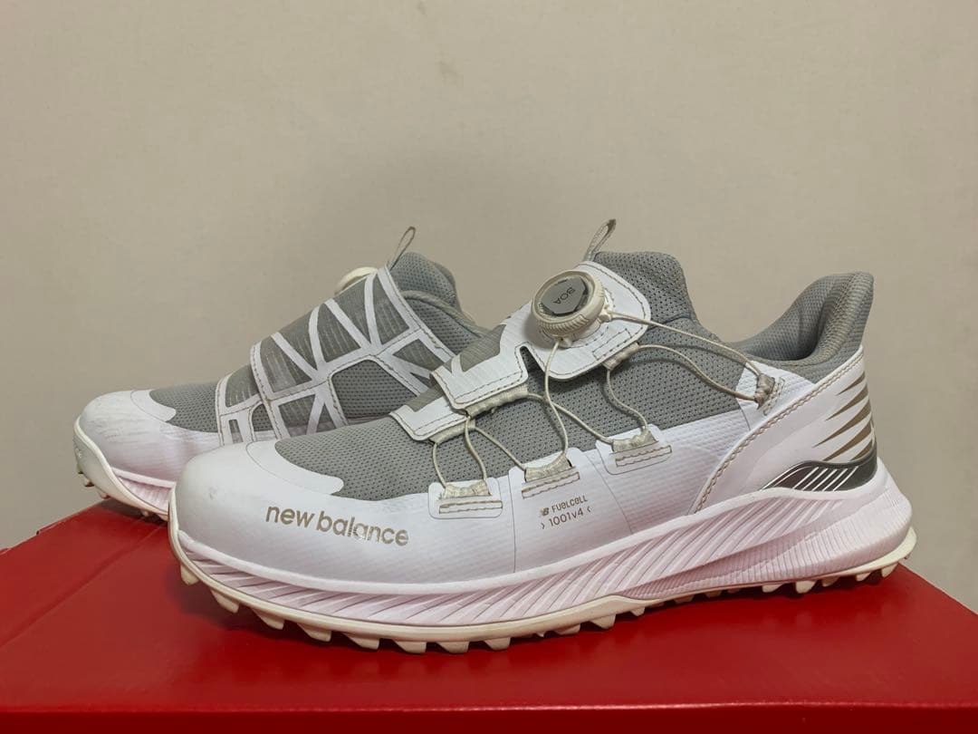 ニューバランス　スパイクレス　ゴルフシューズ