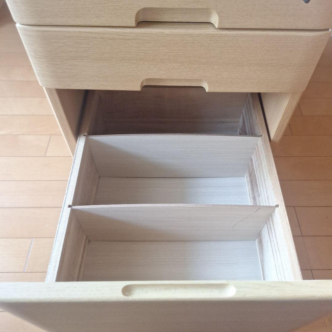 ナチュラルデザインの学習机 　　　　椅子なし