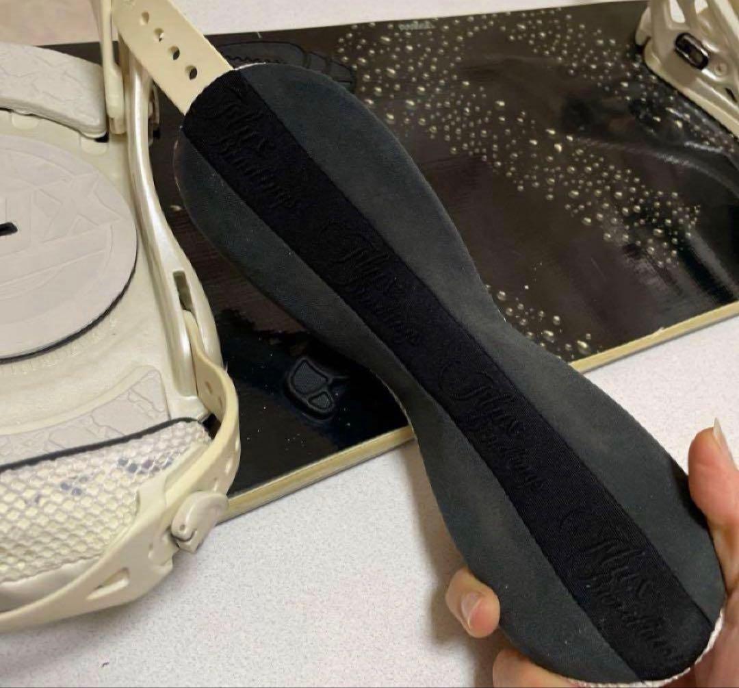 お正月特価‼️YESブラック系スノーボード FLUXホワイトバインディング