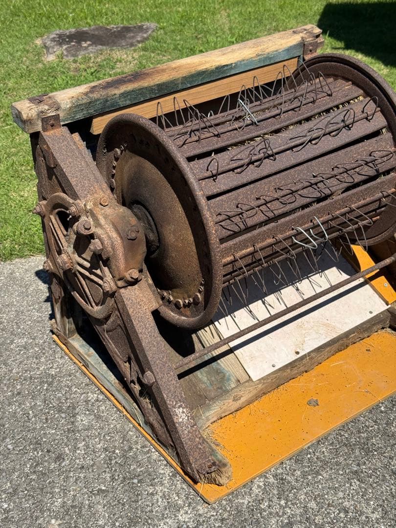 足踏み式　脱穀機　送料込みです