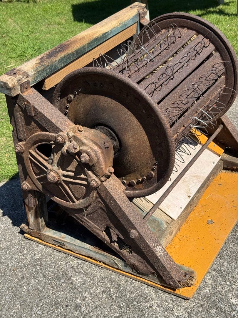 足踏み式　脱穀機　送料込みです