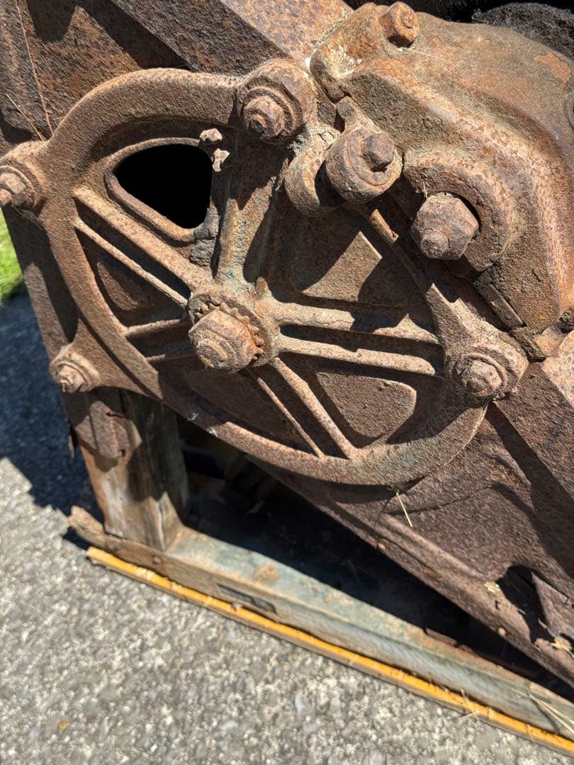 足踏み式　脱穀機　送料込みです