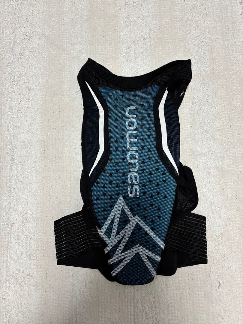 未使用品　サロモン　バックプロテクター　ブラック/ブルー　メンズＳ