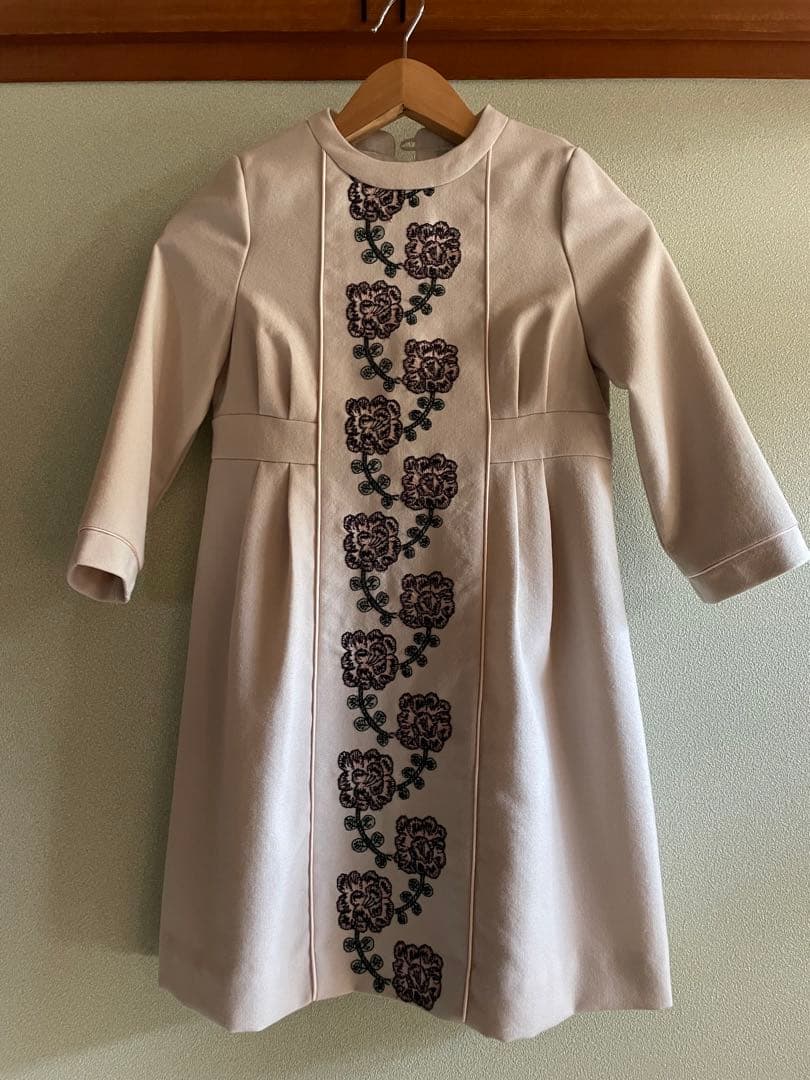 刺繍入りクリーム色ドレス　入学式