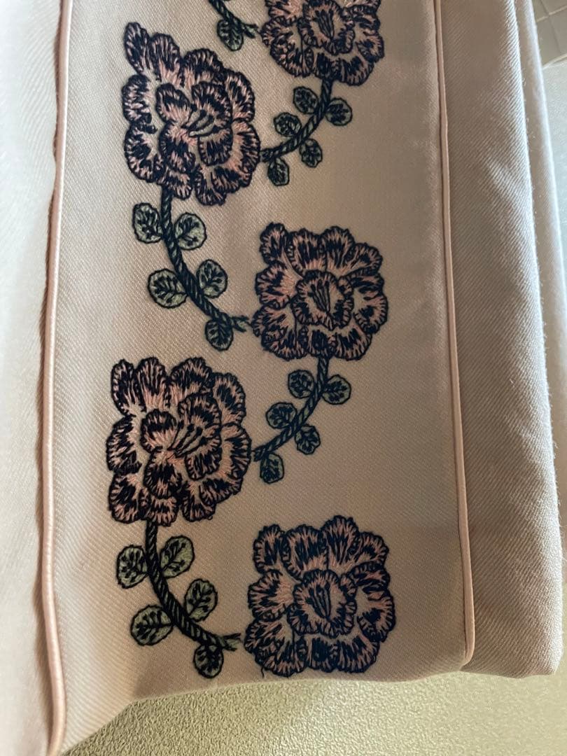 刺繍入りクリーム色ドレス　入学式