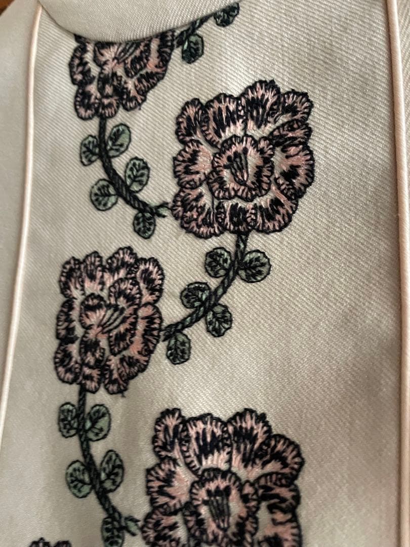 刺繍入りクリーム色ドレス　入学式