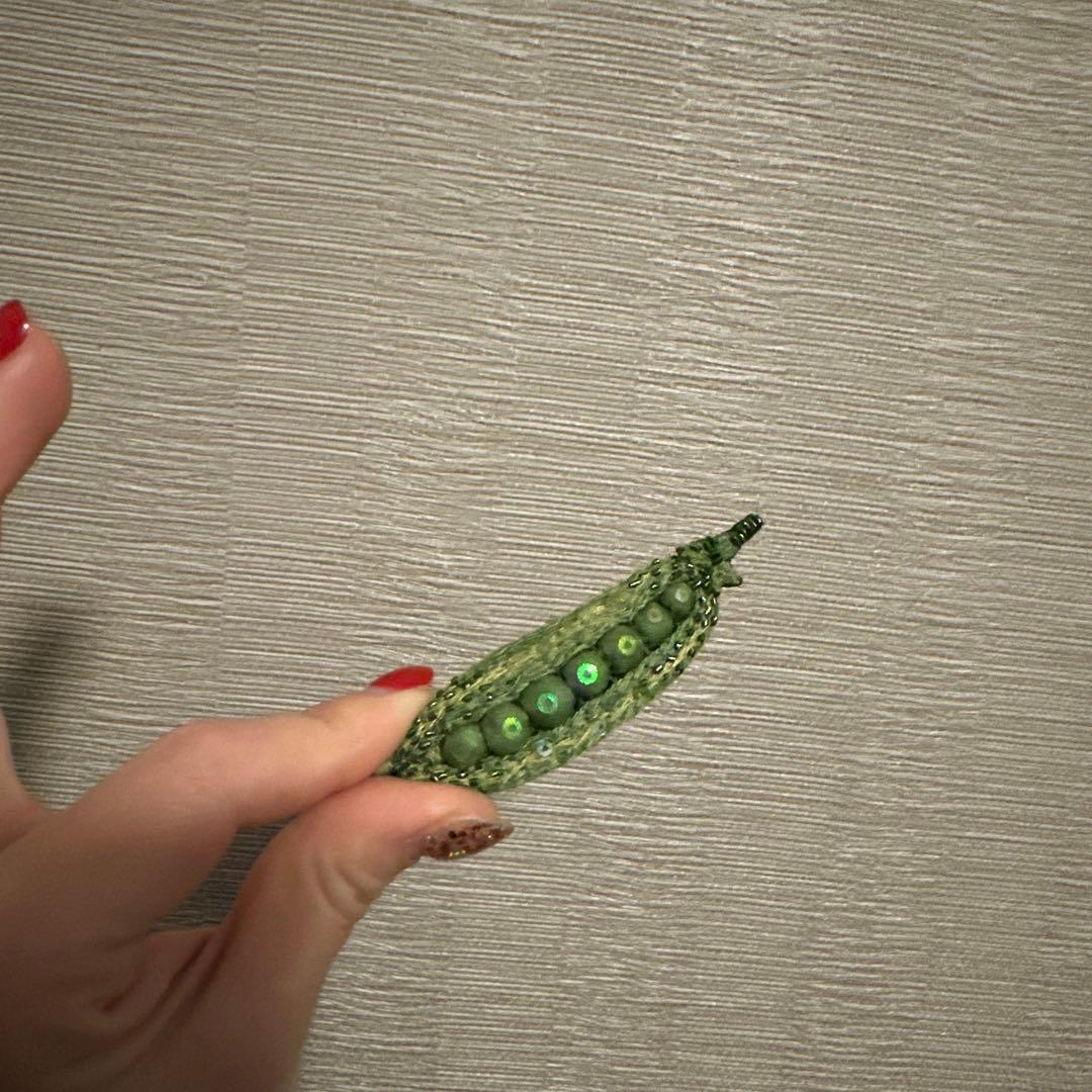 新品Troveloreブローチ Trovelore ブローチ/PEAS