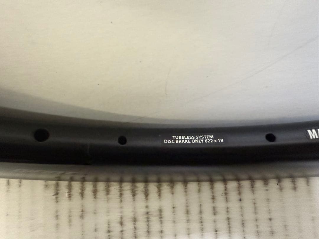 Giant SLR1 HOOKLESS カーボンリム　700c 内幅19mm